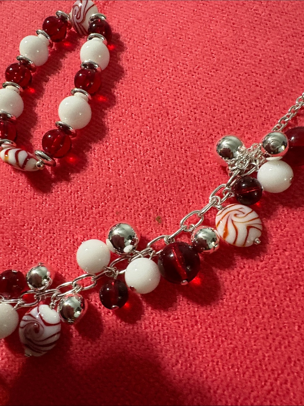 Red and White Beaded Necklace and Bracelet Set nice for Christmas or Valentines - Picture 4 of 10